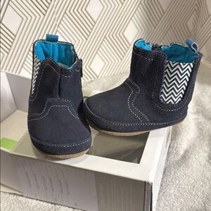 Robeez boots Kids Navy Blue Boots with Chevron Pattern 6-9 months w/ box